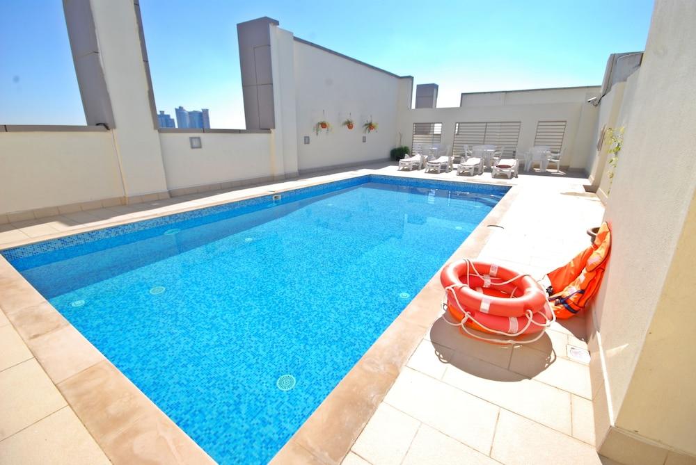 Ramee Rose Hotel Apartments Abu Dhabi - Pool