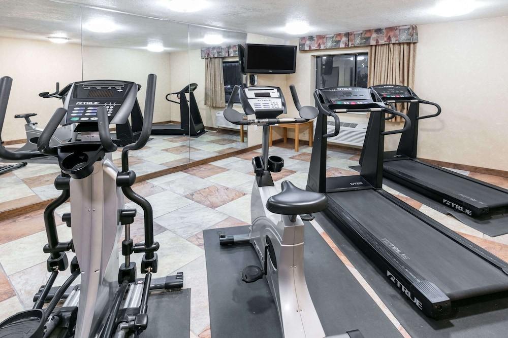 Baymont by Wyndham Arlington At Six Flags Dr - Fitness Facility