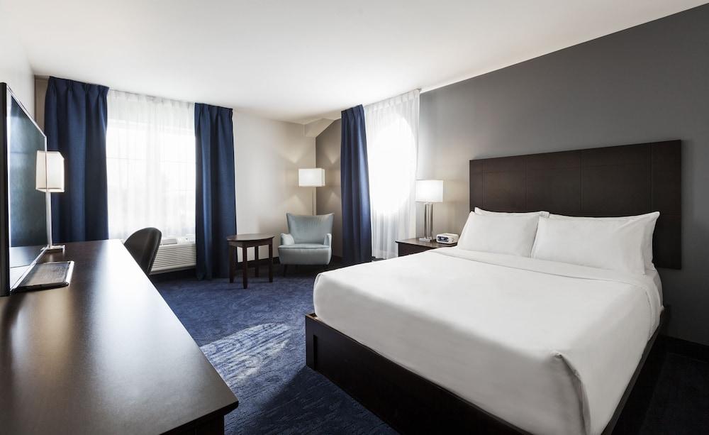 Imperia Hotel and Suites - Room