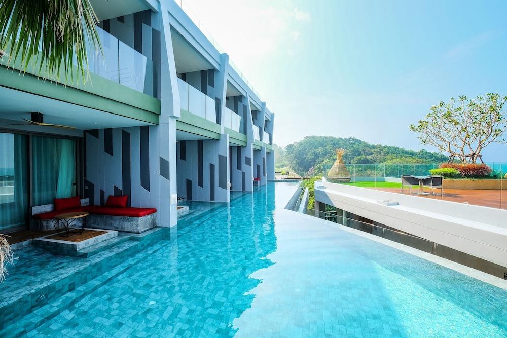 Crest Resort & Pool Villas - Exterior