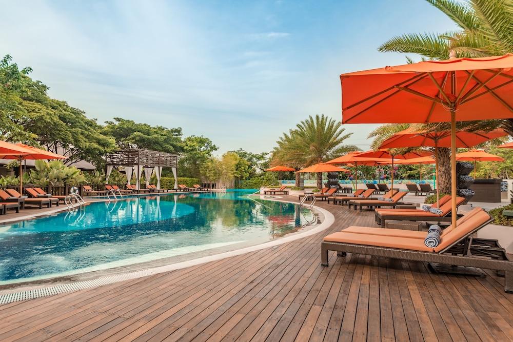 Crimson Resort and Spa Mactan - Pool