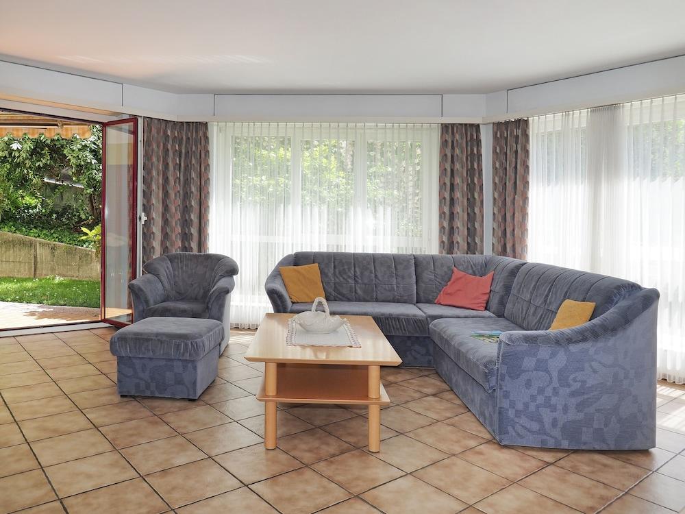 APART HOLIDAYS Residenza Flora - Living Room