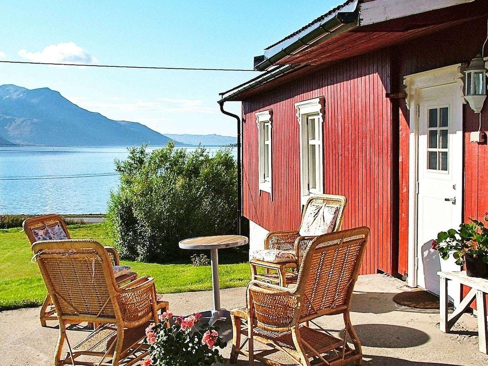 Holiday Home in Straumsbukta - Featured Image