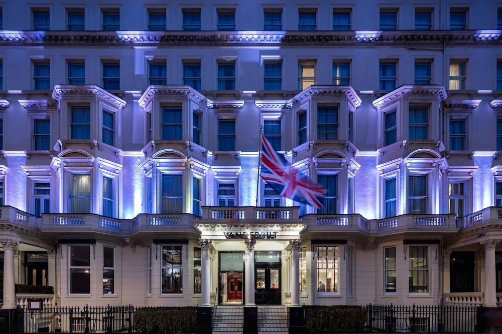 Radisson Blu  Vanderbilt Hotel, London - Featured Image
