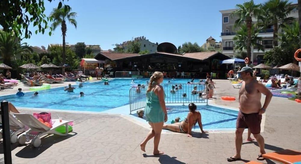 Club Turquoise Apartments - Pool