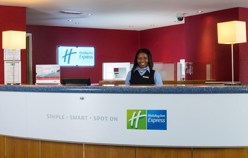 Holiday Inn Express London Chingford, an IHG Hotel - Reception