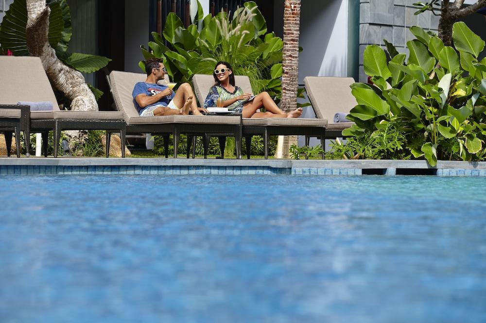 Courtyard By Marriott Bali Seminyak Resort - Outdoor Pool