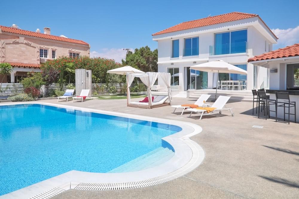 Royal 4 Bedroom Seafront Villa - Featured Image