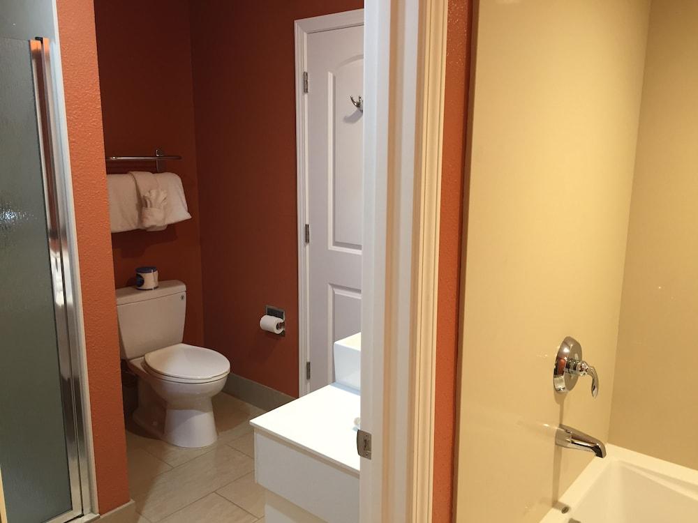 Best Western Plus Inn Scotts Valley - Bathroom