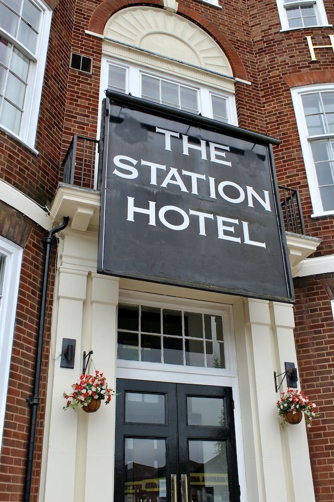 The Station Hotel and Banqueting - Exterior