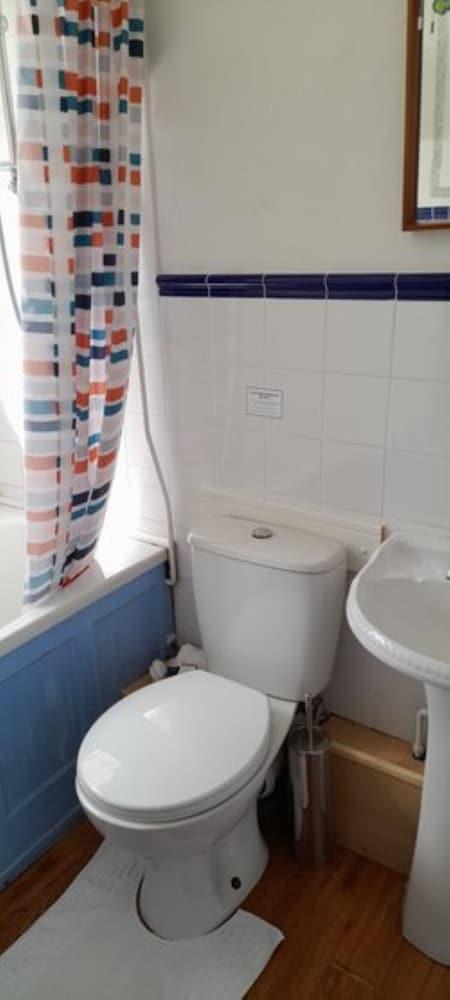ذا أولد كورت هاوس - Bathroom