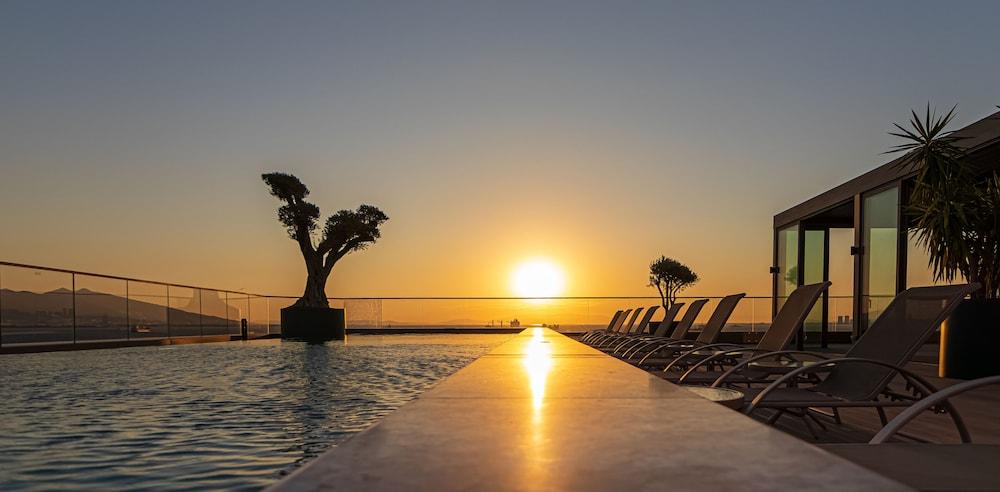 Izmir Marriott Hotel - Rooftop Pool