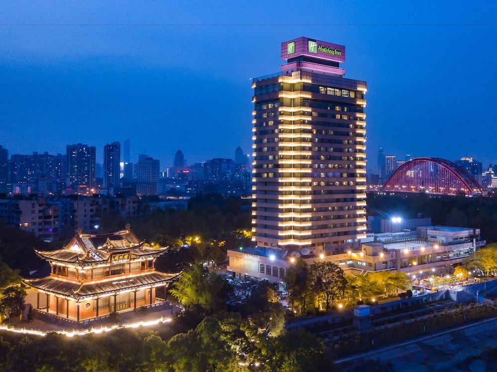 Holiday Inn Riverside Wuhan, an IHG Hotel - Featured Image
