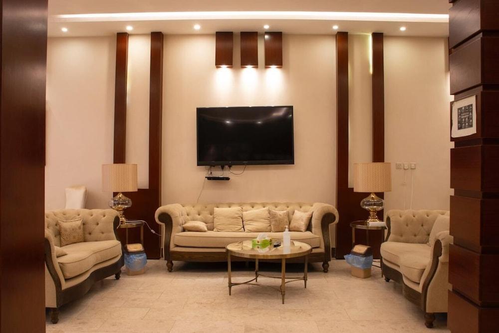 Waqt Alfakhamah Aparthotel - Lobby Sitting Area