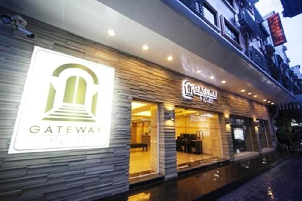 Gateway Hotel - Exterior