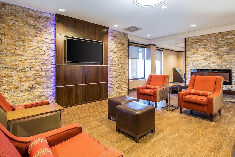 Comfort Inn & Suites Kissimmee by the Parks - Lobby