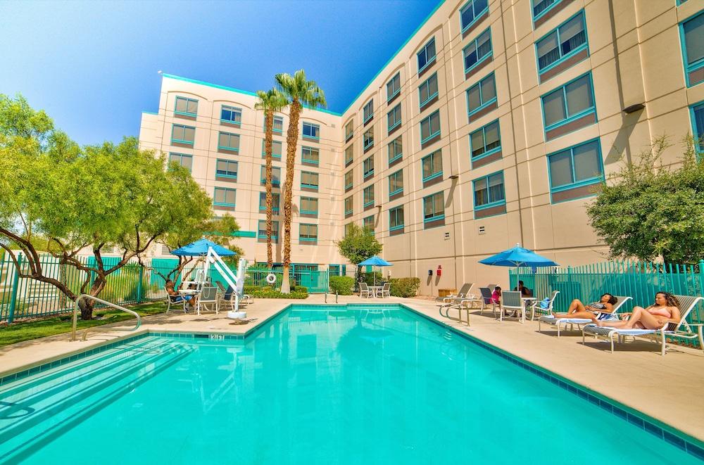 DoubleTree by Hilton Las Vegas Airport - Outdoor Pool