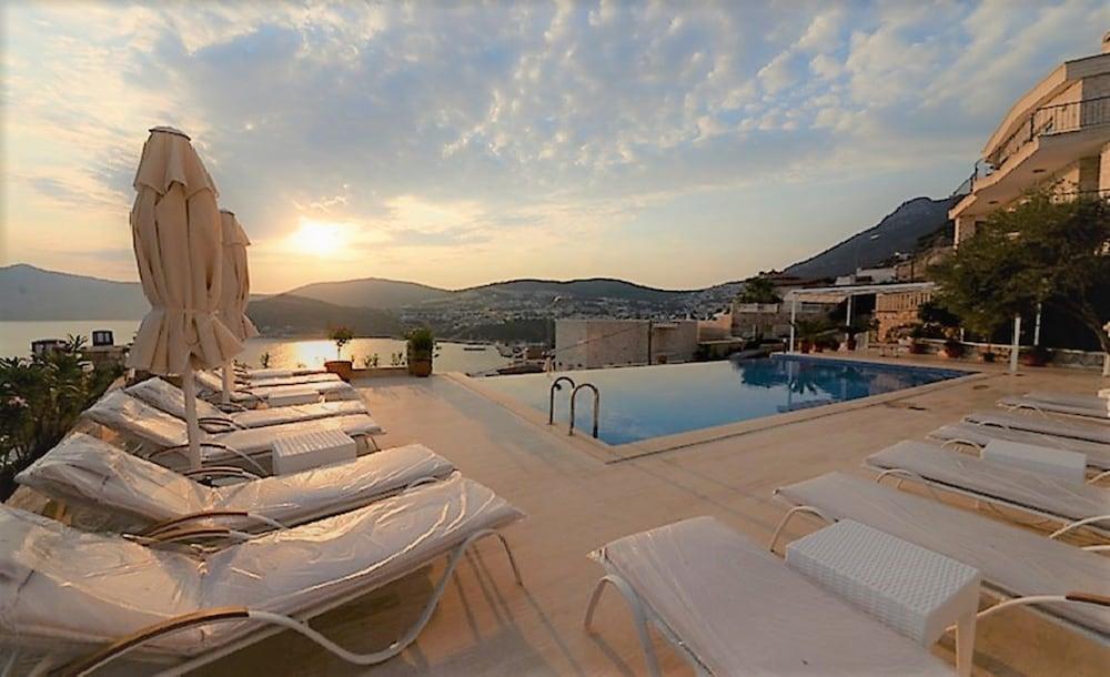 Emilia Luxury Apartments - Outdoor Pool