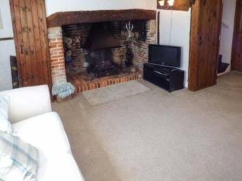 Phoebe's Cottage - Living Room