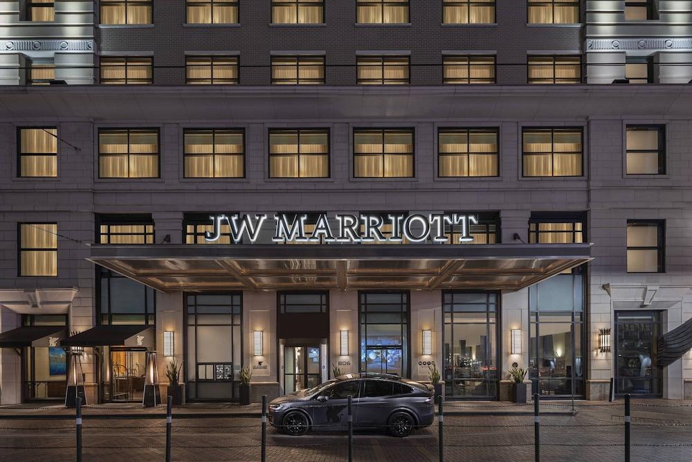 JW Marriott Houston Downtown - Exterior