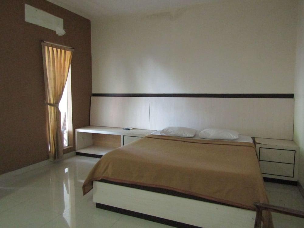 Hotel Kencana Jaya - Room