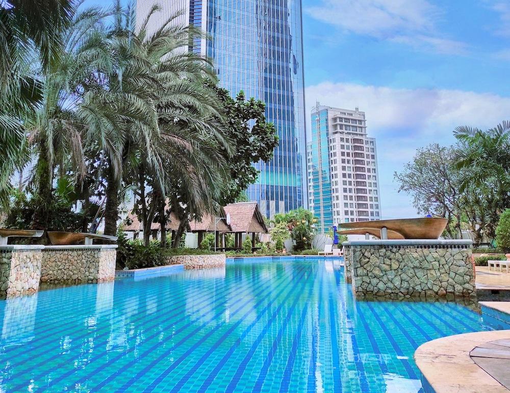 The Ritz-Carlton Jakarta, Mega Kuningan - Outdoor Pool