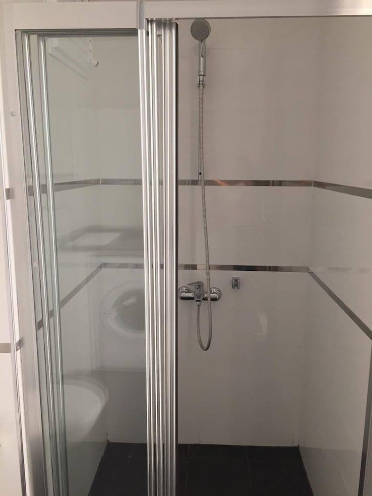 Urgancioglu Apart - Bathroom Shower