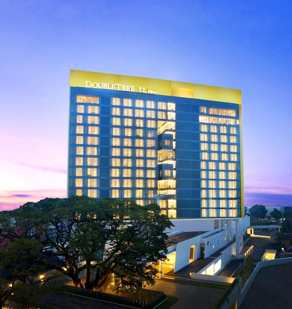 DoubleTree by Hilton Jakarta - Diponegoro - Exterior