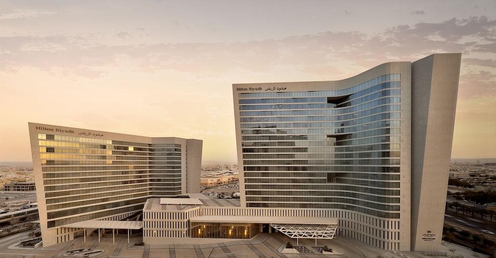 هيلتون الرياض والشقق الفندقية - Property Grounds