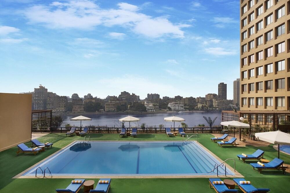 فندق مركز التجارة العالمي، القاهرة للأجنحة الفندقية - Rooftop Pool