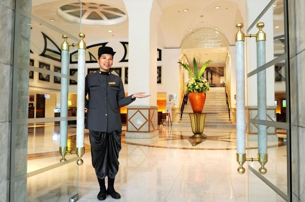 Rembrandt Hotel & Suites Bangkok - Lobby
