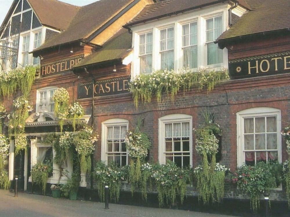 The Castle Inn Hotel - Featured Image
