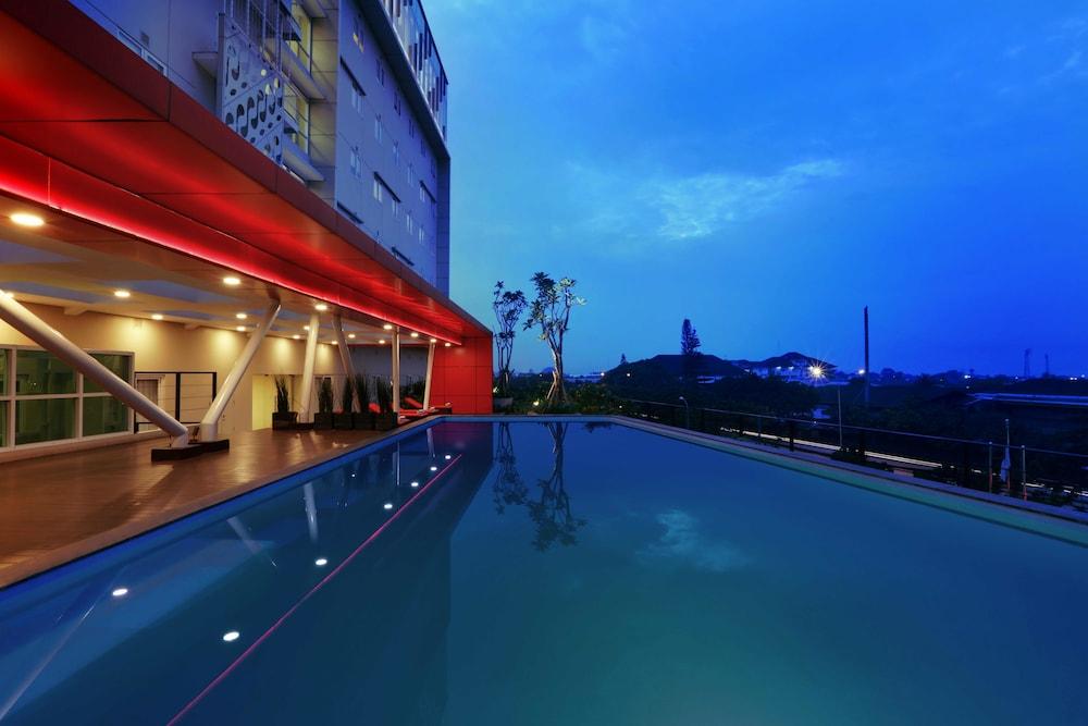 Grand Cordela Hotel Bandung - Outdoor Pool