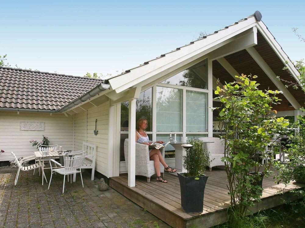 6 Person Holiday Home in Dronningmolle - Featured Image