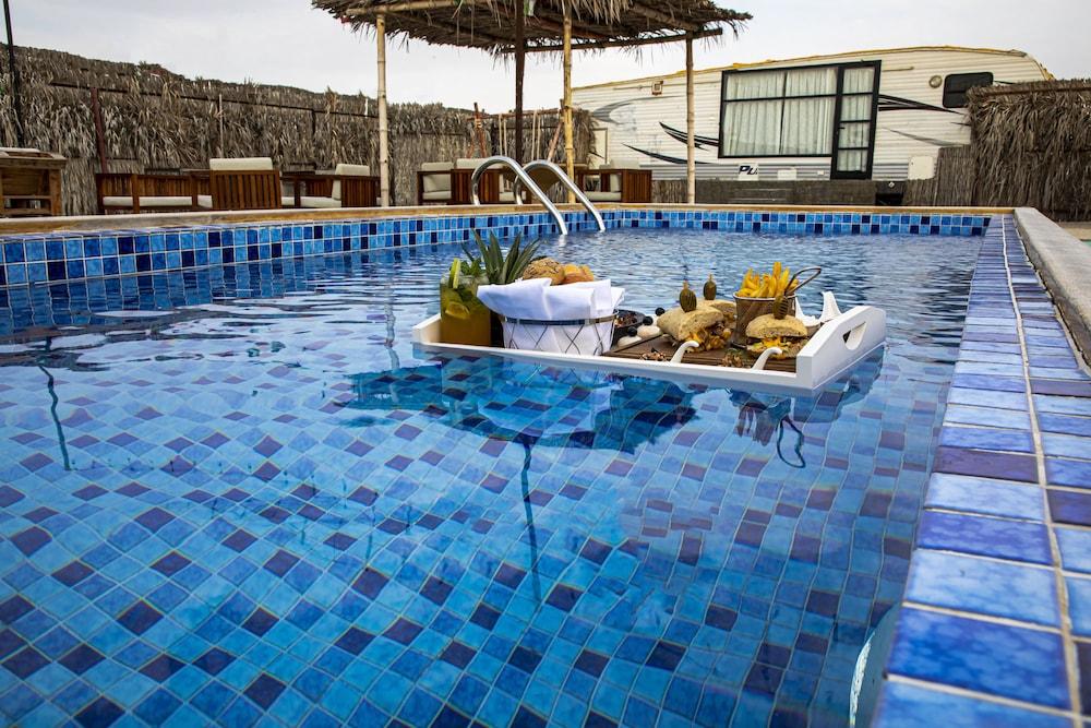 Caravana Beach Resort Al Zorah - Pool