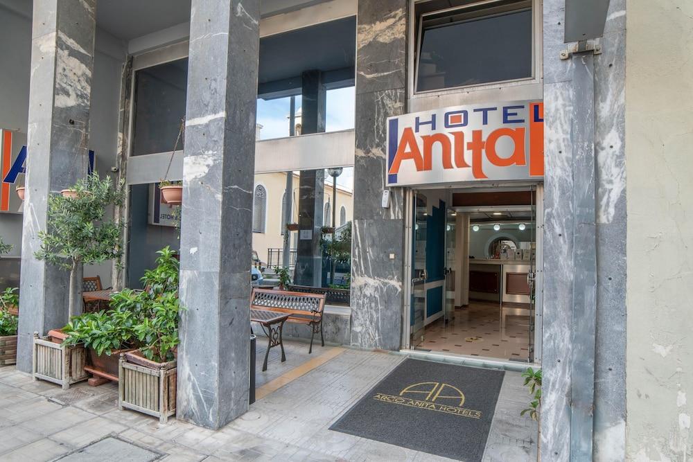 Anita Hotel - Featured Image