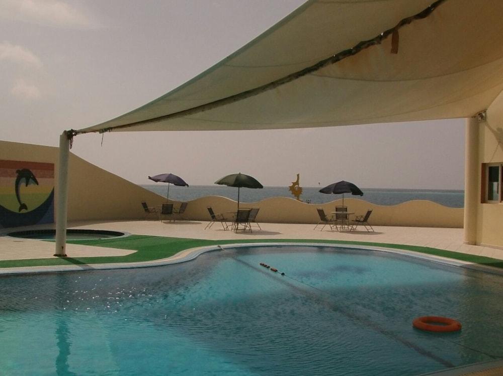 Yanbu Arac Resort - Families Only - Outdoor Pool