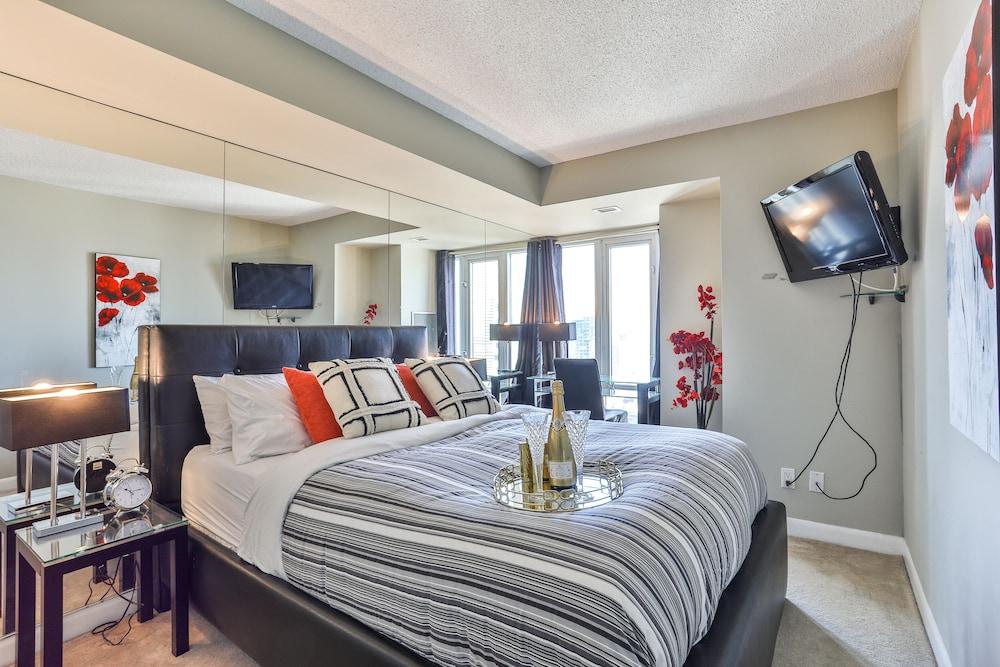 Downtown Studio in Dundas Square - Room