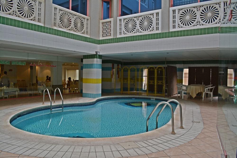 Queen's Hotel - Indoor Pool