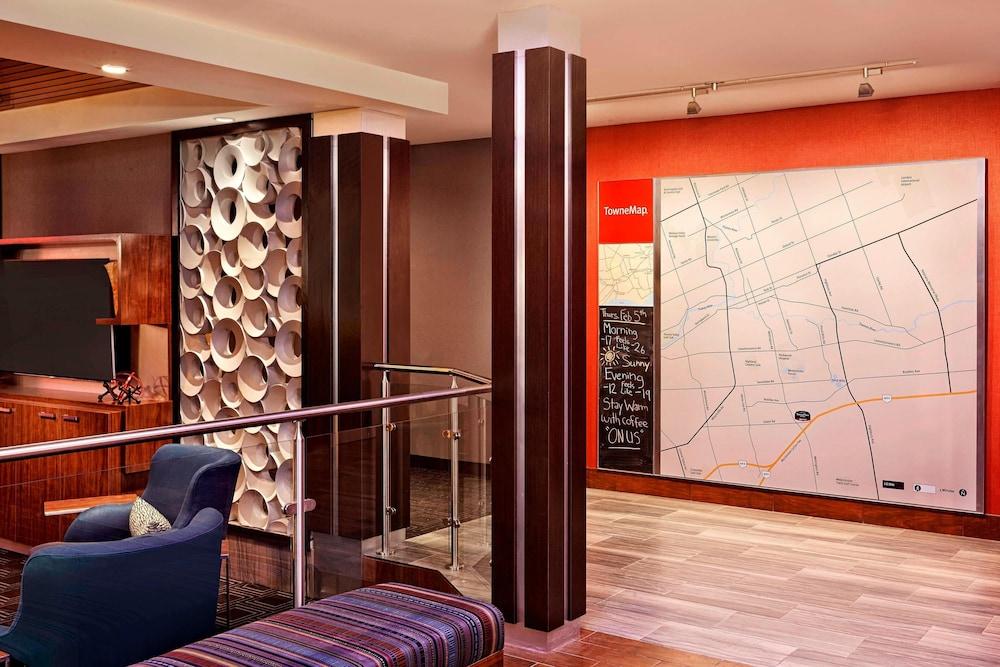 TownePlace Suites by Marriott London - Lobby