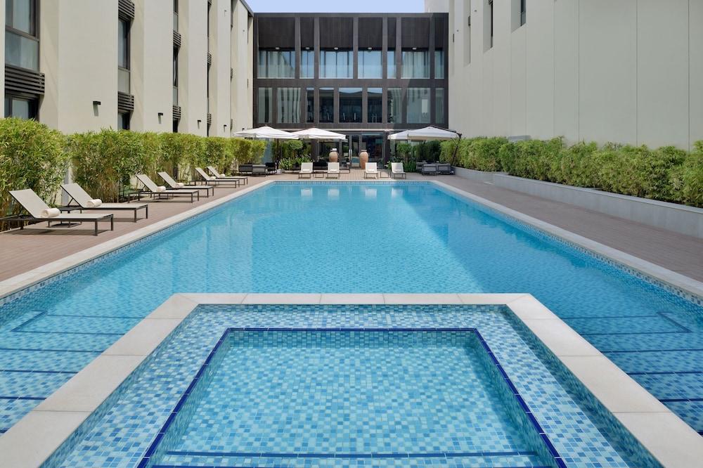 Mövenpick Hotel Tahlia Jeddah - Outdoor Pool