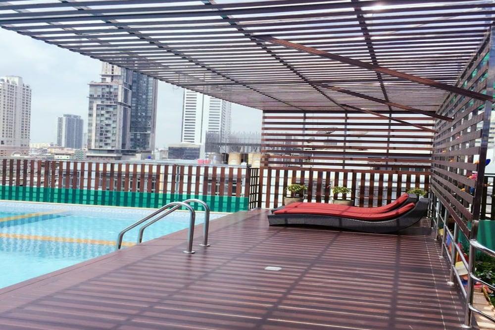 Top High Airport Link Hotel - Pool