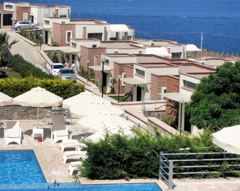 3 Bedrooms Villa at TurgutreisBodrum 800 M Away From The Beach With Sea View Shared Pool and Enclosed Garden - Other