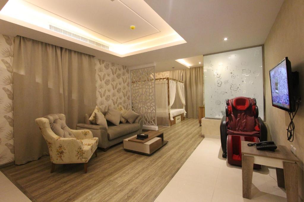 Hayat Rose Hotel Apartments - sample desc