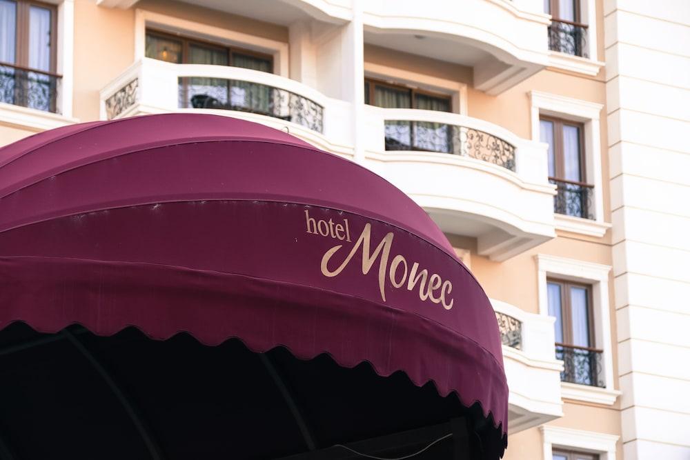 Hotel Monec - Exterior