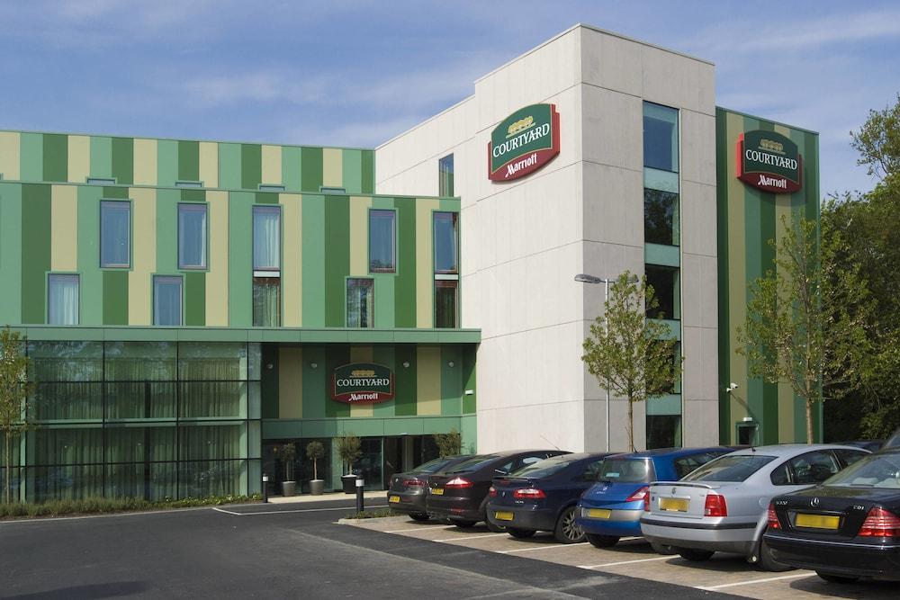 Courtyard by Marriott London Gatwick Airport - null