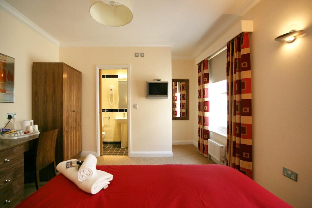 Legends Hotel Brighton - Room