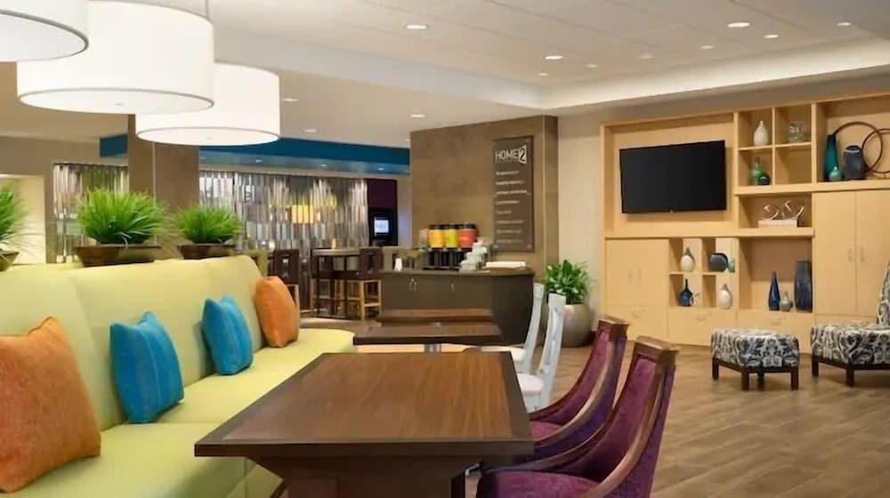 Home2 Suites by Hilton Stuart - Lobby Lounge