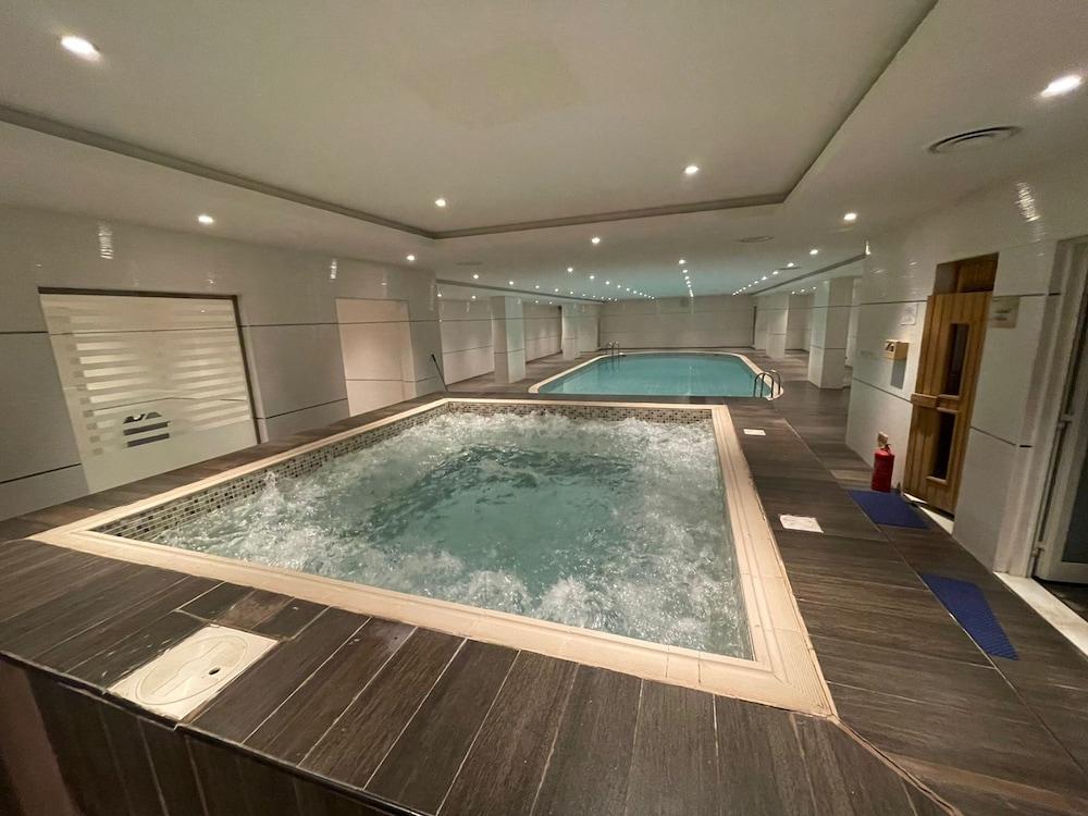 Al Diafah Hotel Suites - Indoor Pool
