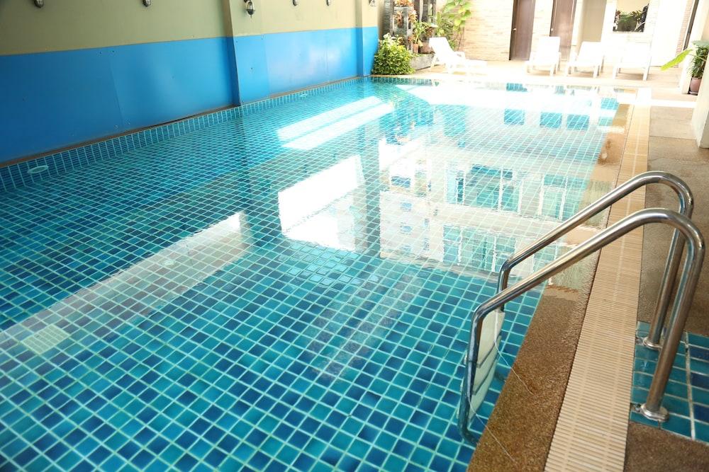 Boss Suites Nana Hotel - Indoor Pool